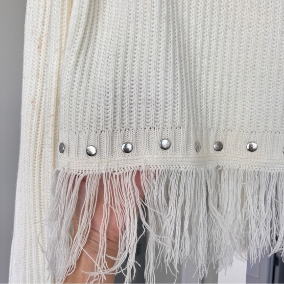 Elegant White Fringe Turtleneck Sweater - Picture 7 of 9